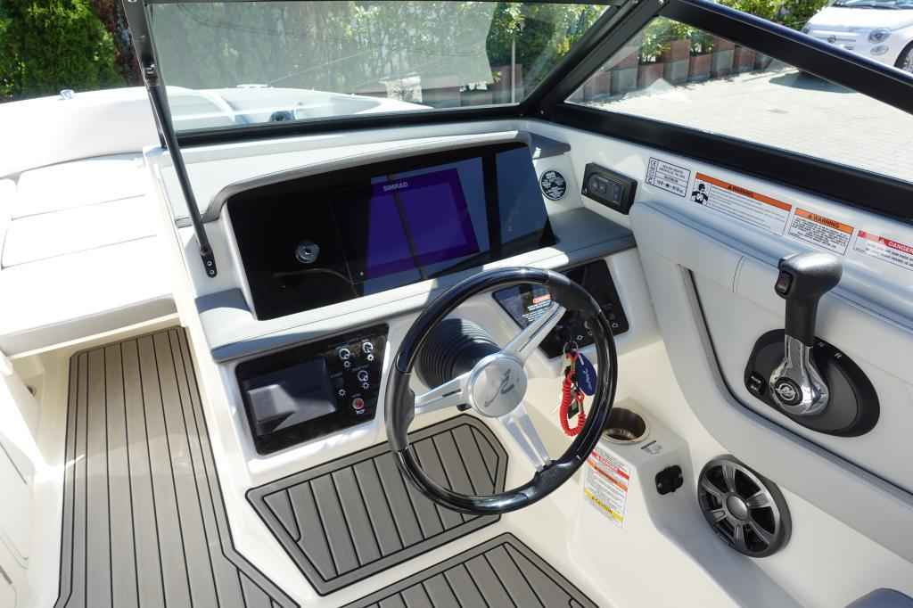 Motorboot Sea Ray SPXE 210 & Trailer (1. Hand)