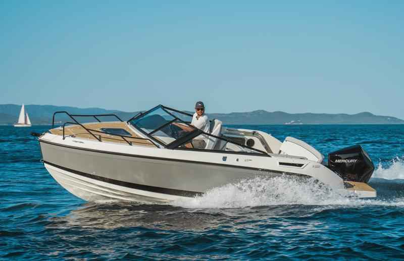 Motorboot Quicksilver Activ 675 Cruiser & Trailer (Lagerboot)