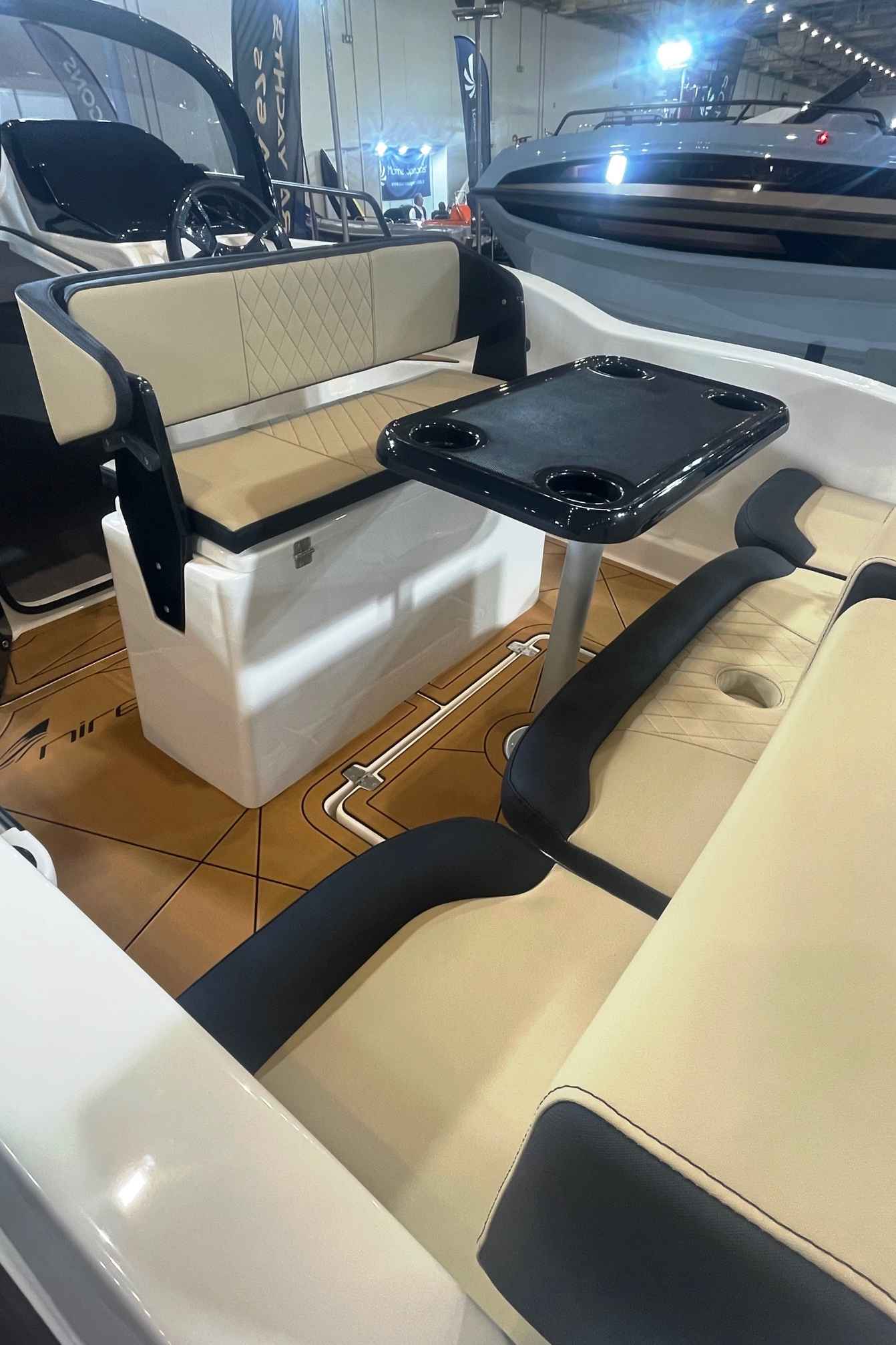 Motorboot Nireus Ω53 Elegance
