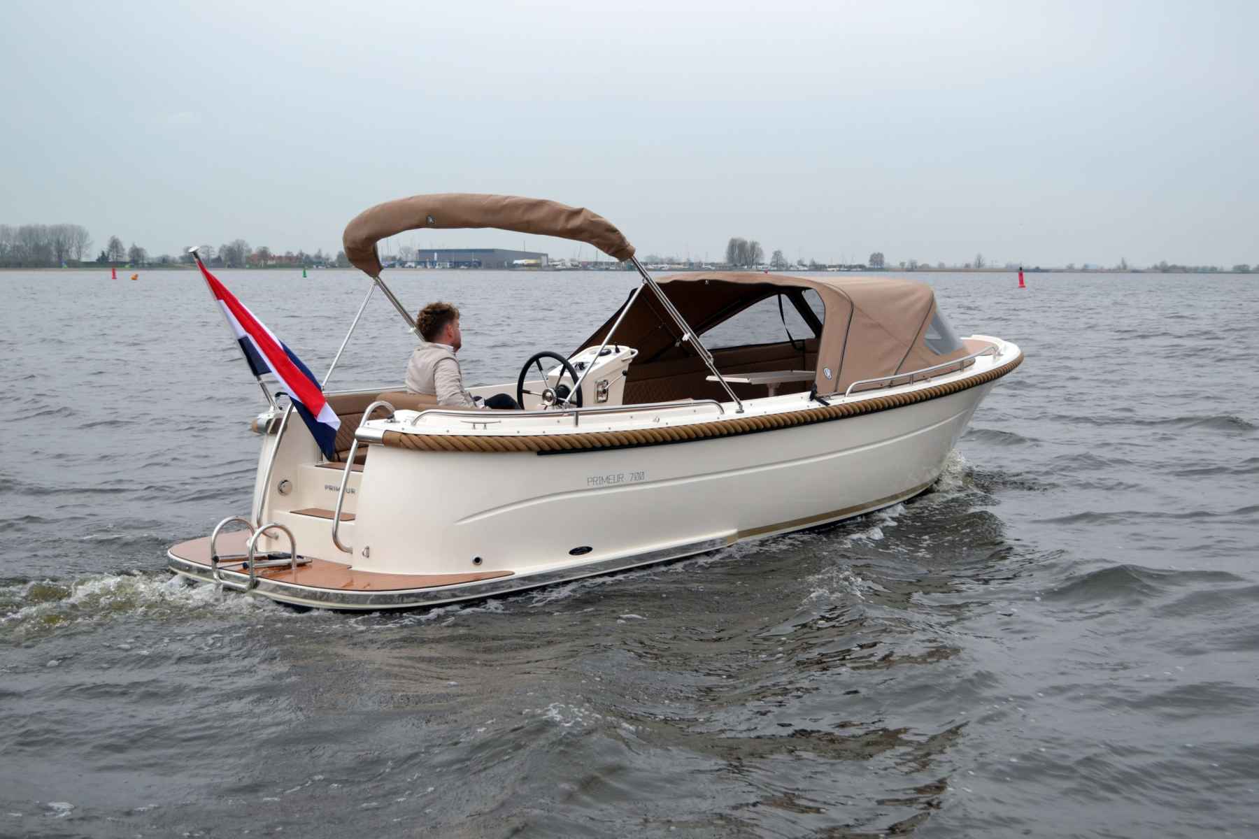 Motorboot PRIMEUR Primeur 700 Sloep