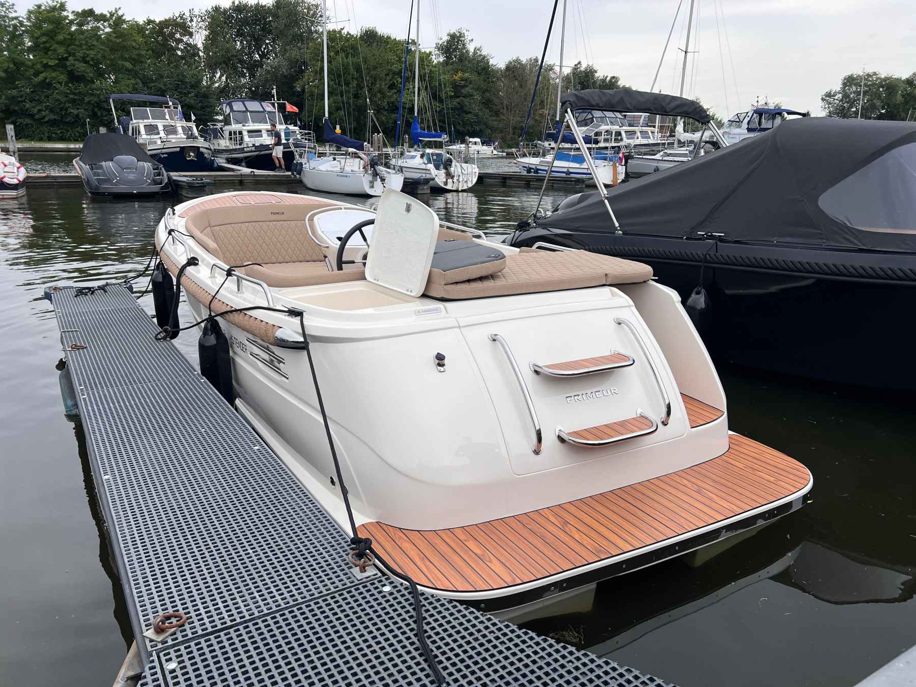 Motorboot PRIMEUR Primeur 625 Tender
