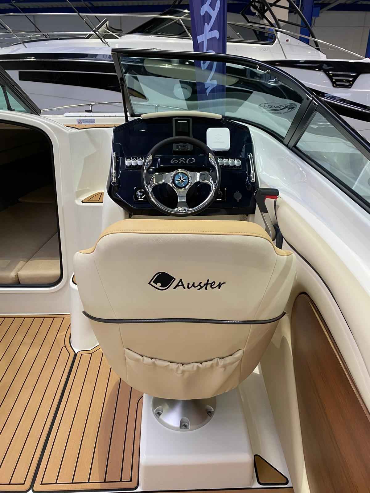 Motorboot Suzuki AUSTER 680 CC OB