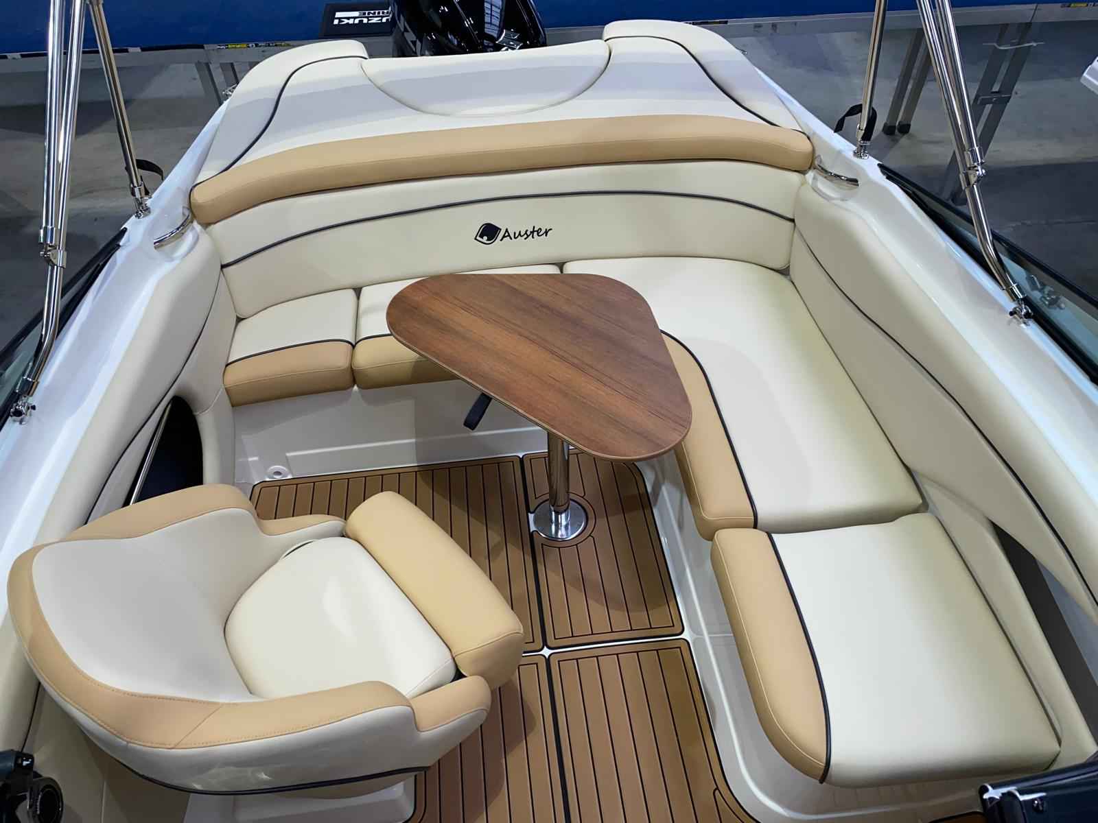 Motorboot AUSTER 680 CC