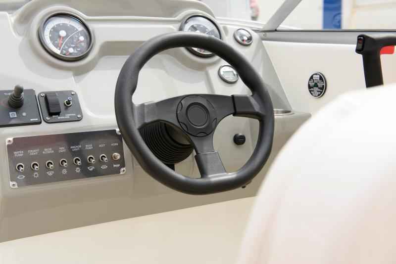 Motorboot BAYLINER 742R