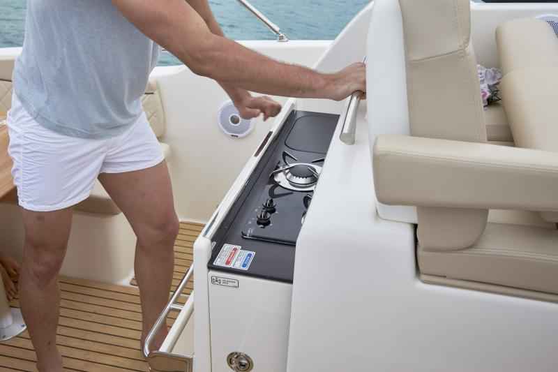 Motorboot Quicksilver Aktiv 875 Sundeck