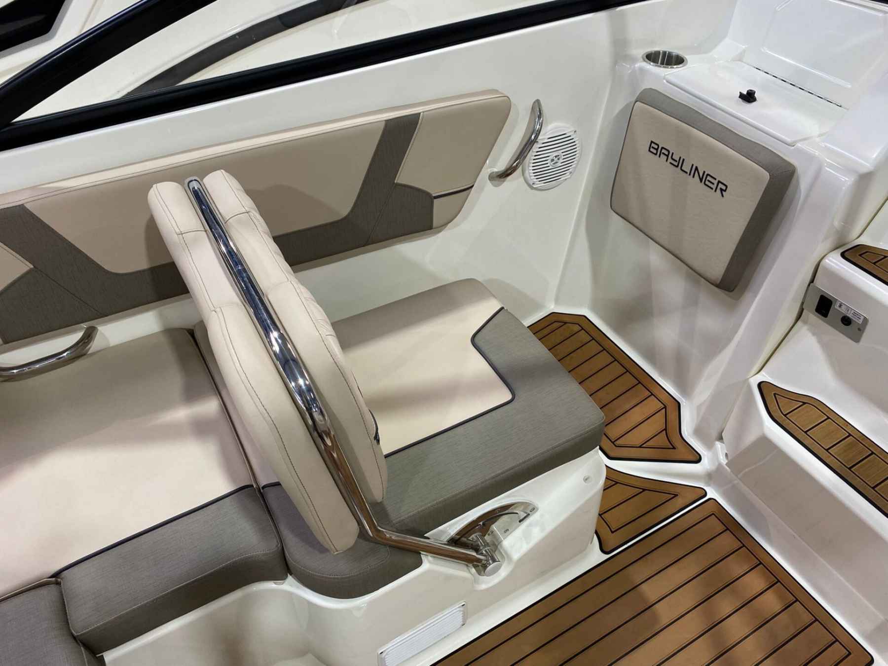Motorboot Bayliner VR5C CUDDY