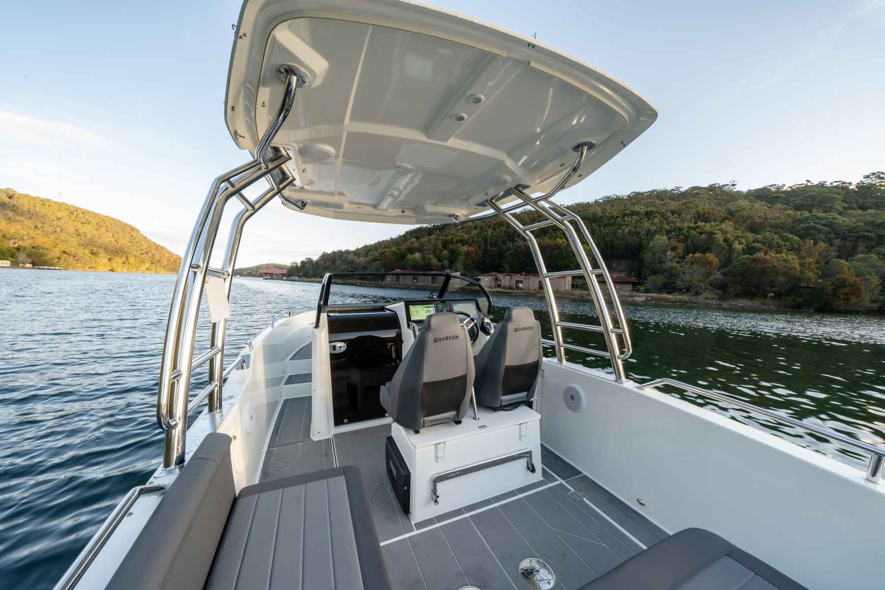 Motorboot Europe-Marine QUARKEN 27 T-TOP - Modell 2027