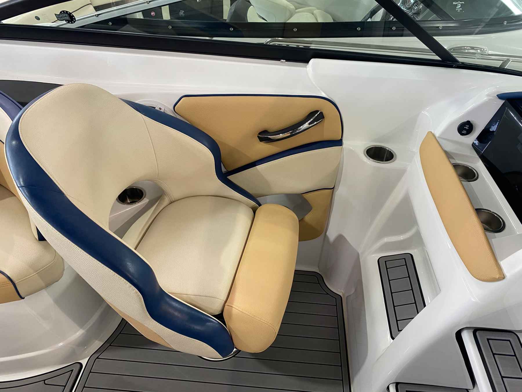 Motorboot Viper V 263 DC