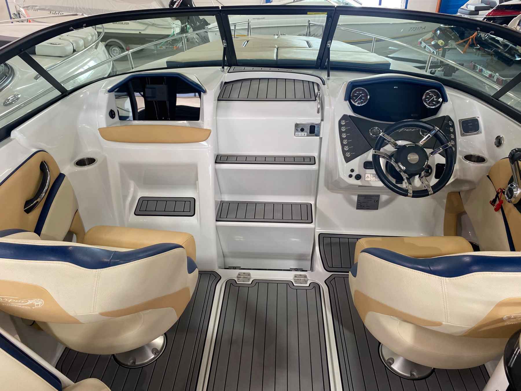 Motorboot Viper V 263 DC
