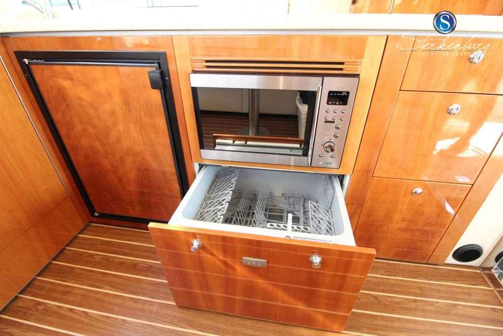 Motorboot Rivièra 4700 Sport Yacht