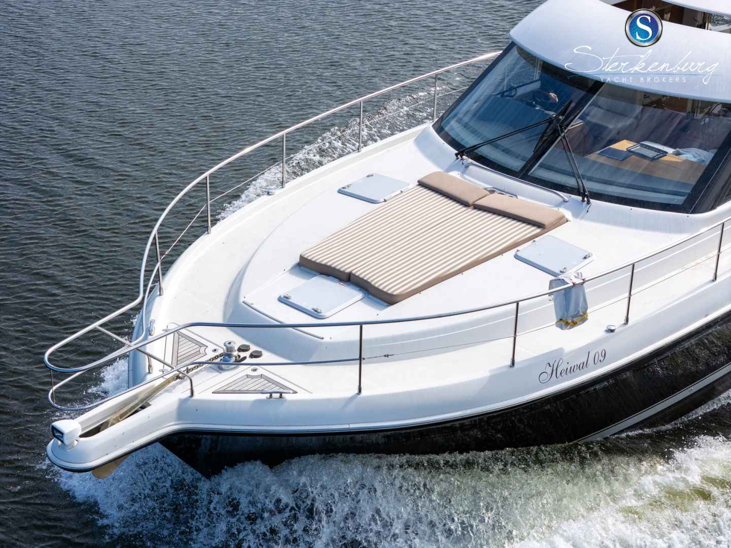 Motorboot Rivièra 4700 Sport Yacht