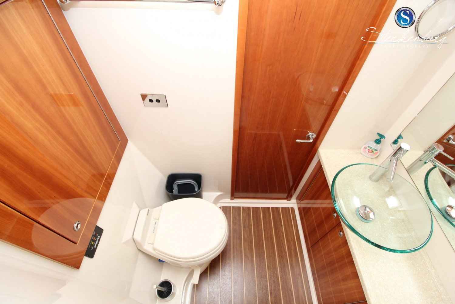 Motorboot Rivièra 4700 Sport Yacht