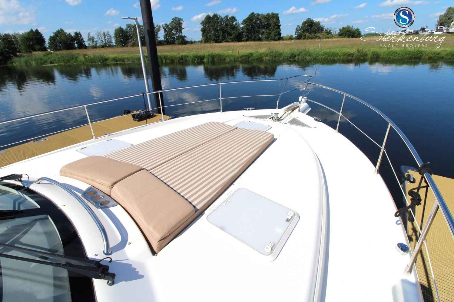 Motorboot Rivièra 4700 Sport Yacht