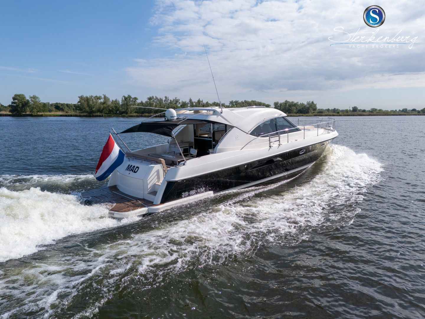 Motorboot Rivièra 4700 Sport Yacht