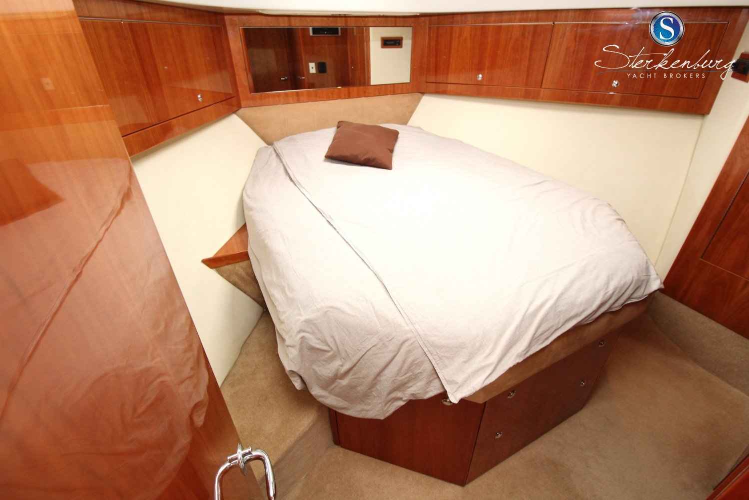 Motorboot Rivièra 4700 Sport Yacht