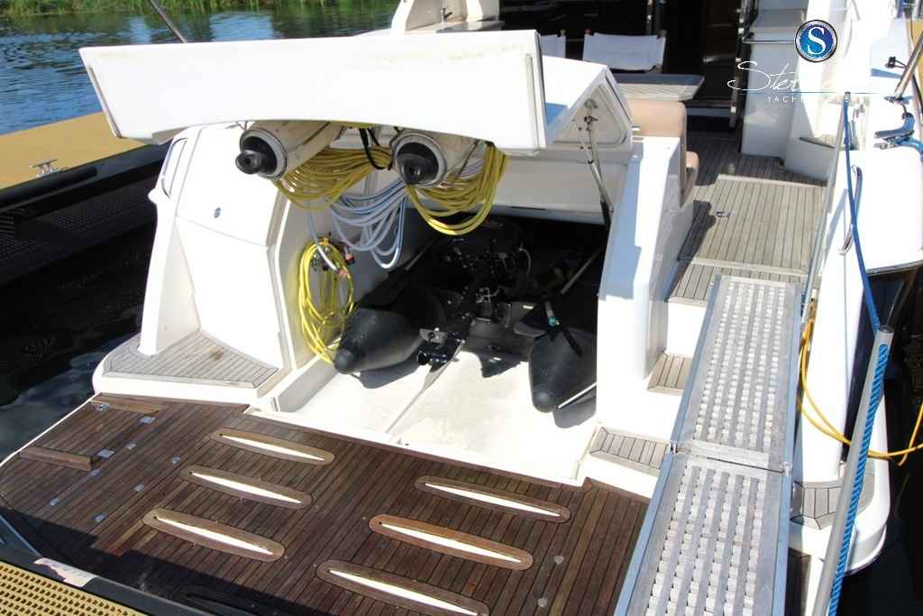 Motorboot Rivièra 4700 Sport Yacht