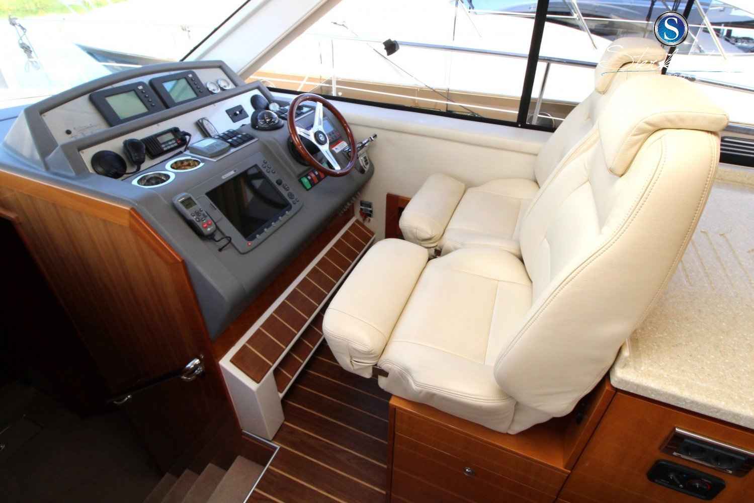 Motorboot Rivièra 4700 Sport Yacht