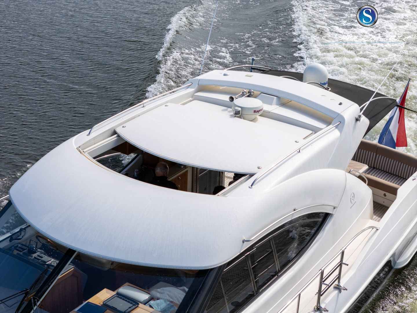 Motorboot Rivièra 4700 Sport Yacht