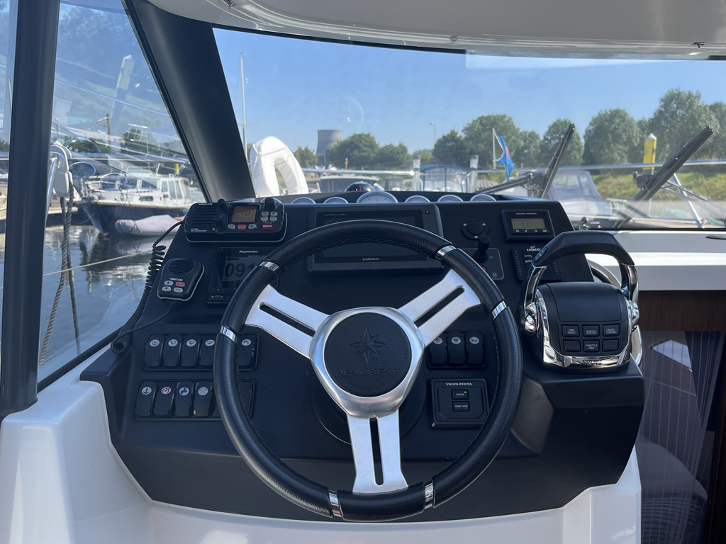Motorboot Jeanneau NC 9