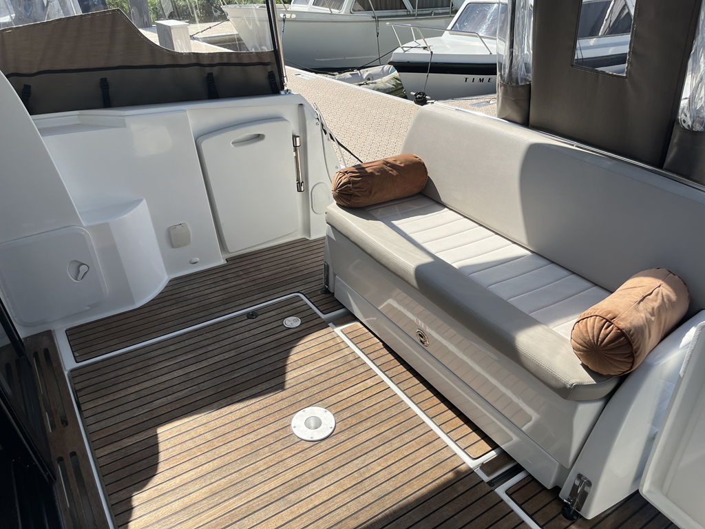 Motorboot Jeanneau NC 9