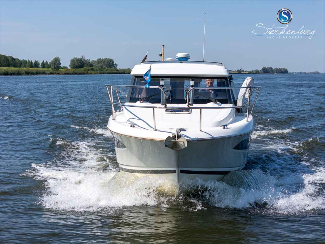 Motorboot Jeanneau NC 9