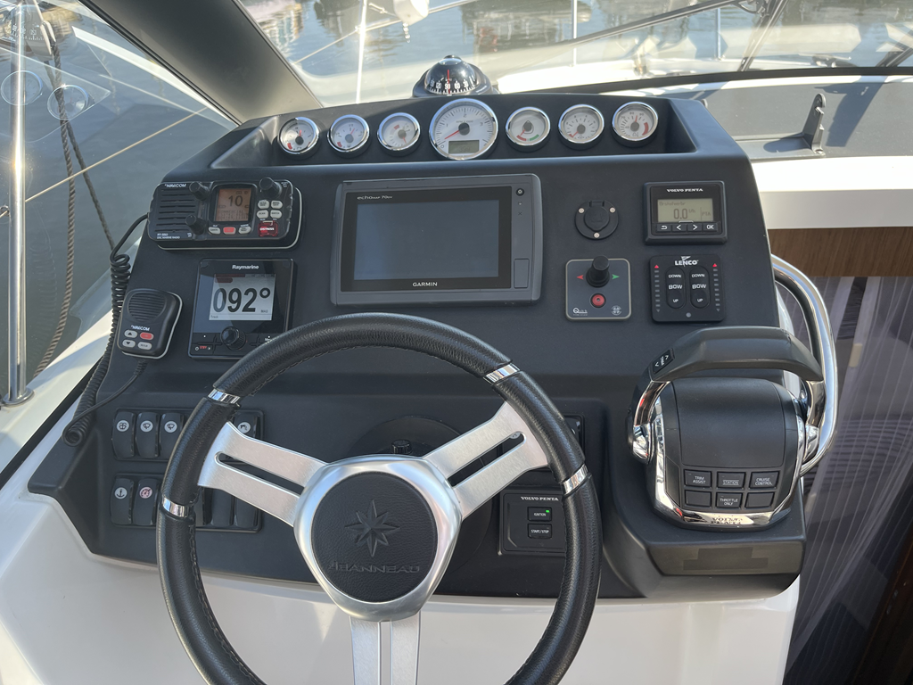 Motorboot Jeanneau NC 9