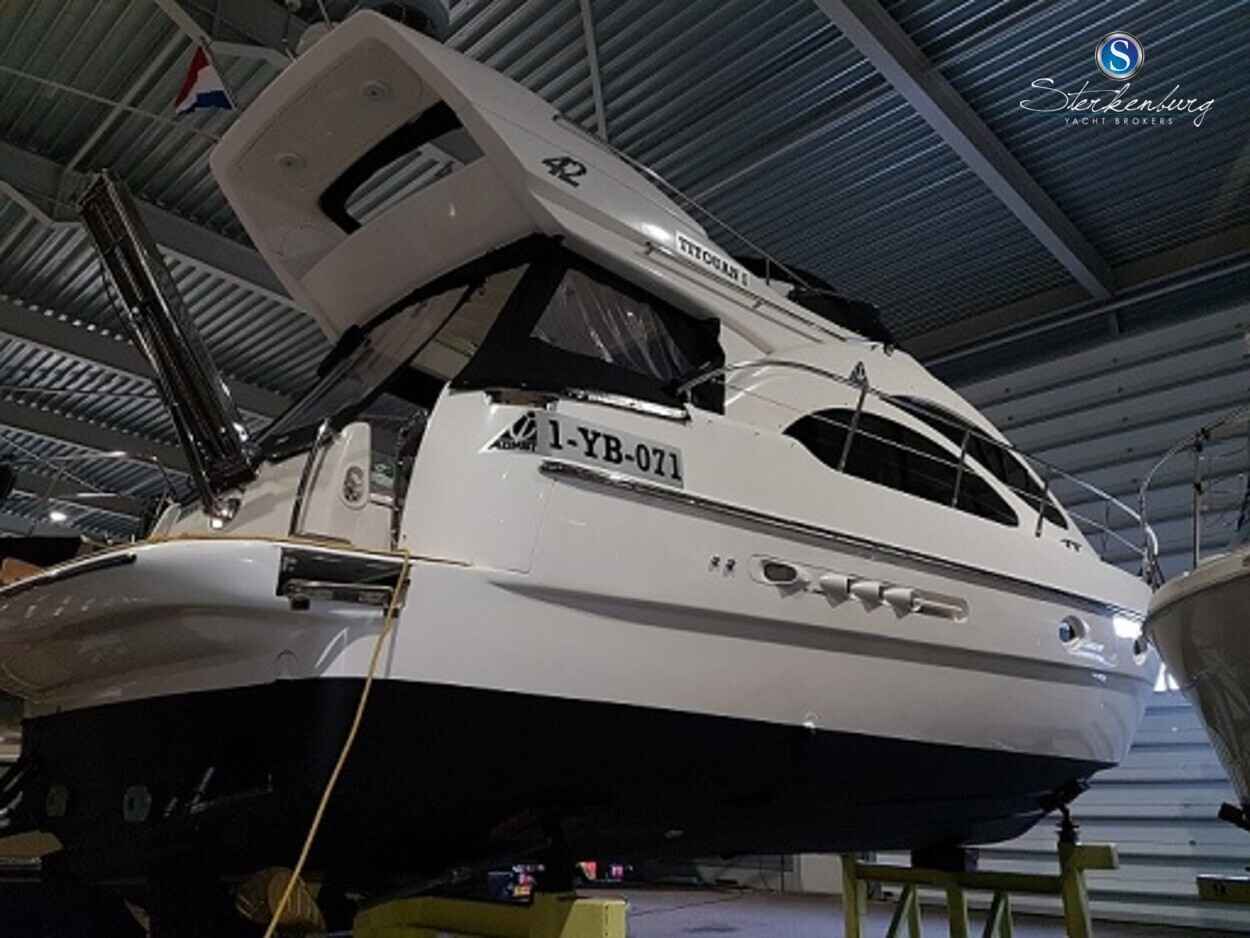 Motorboot Azimut 42