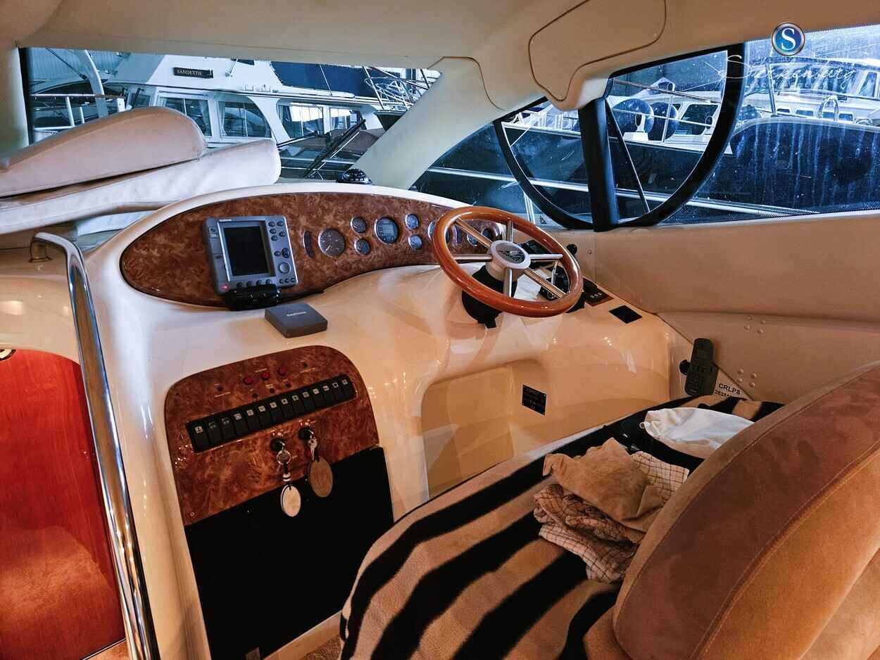 Motorboot Azimut 42