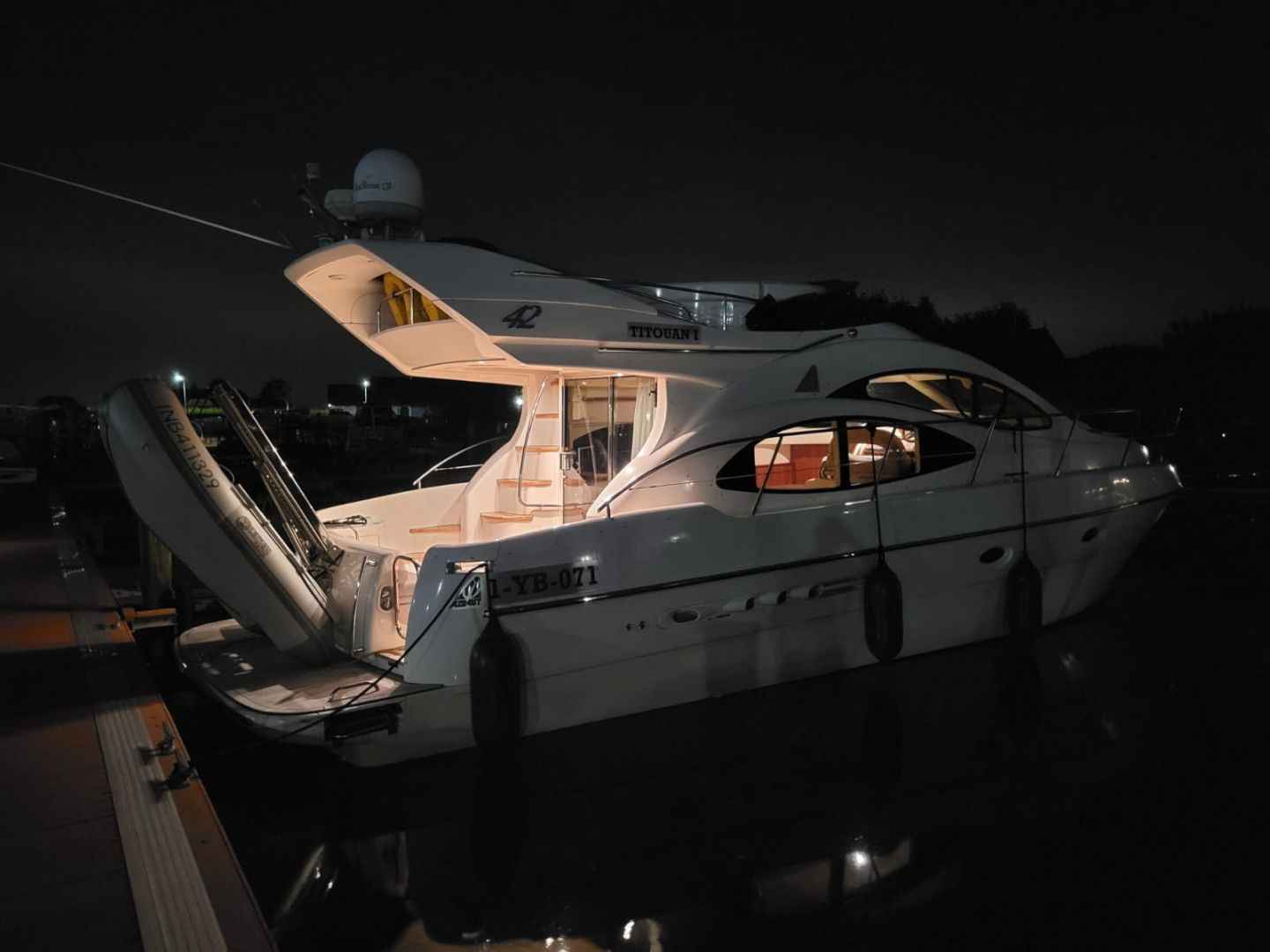 Motorboot Azimut 42