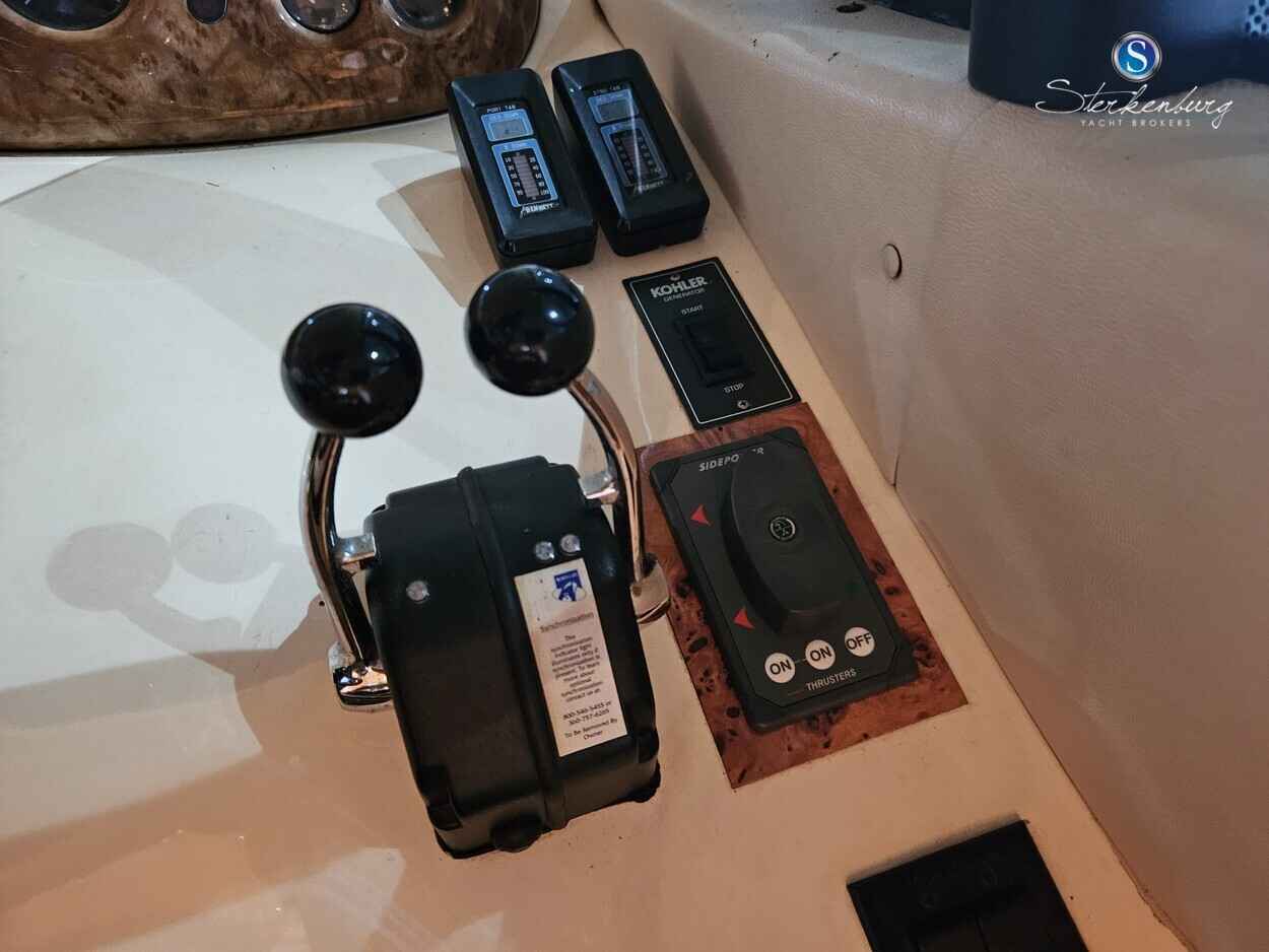 Motorboot Azimut 42