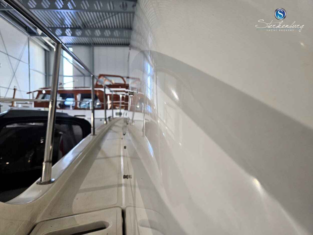 Motorboot Azimut 42