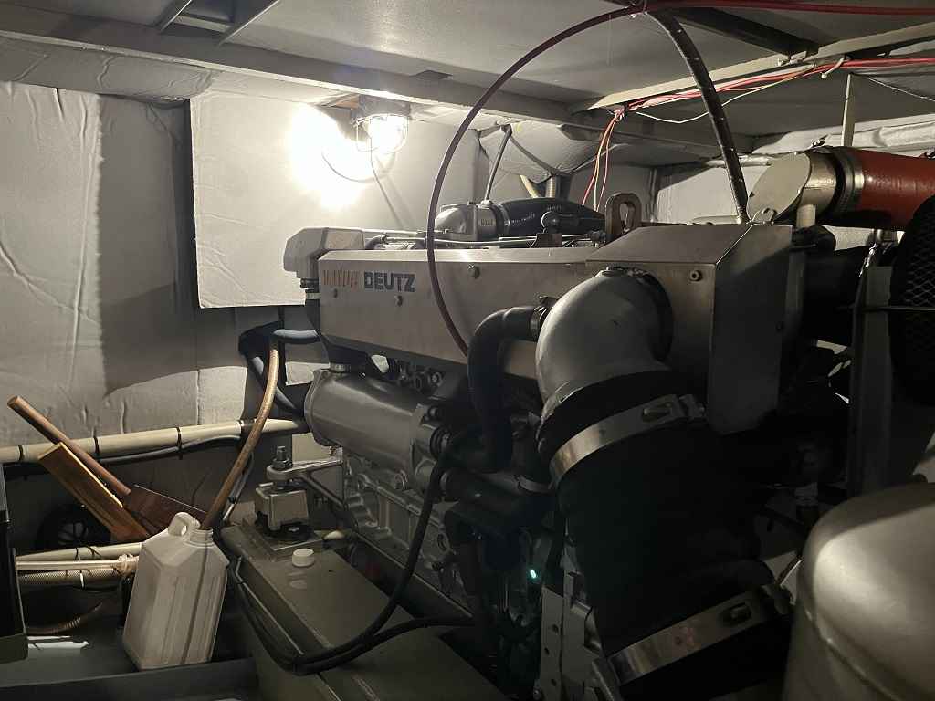 Motorboot Blauwe Hand Trawler 1400