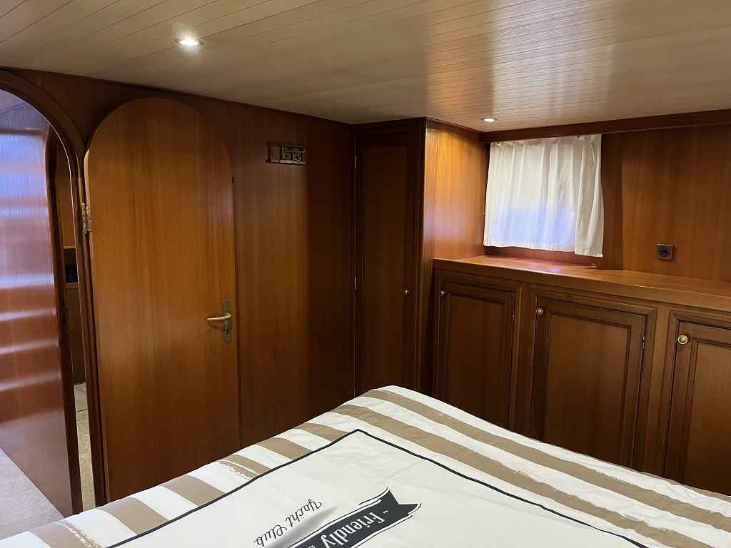 Motorboot Blauwe Hand Trawler 1400