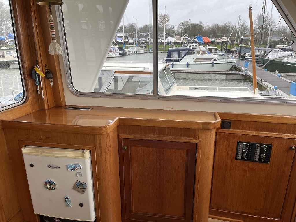 Motorboot Blauwe Hand Trawler 1400