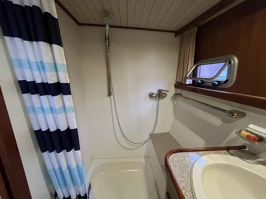 Motorboot Blauwe Hand Trawler 1400
