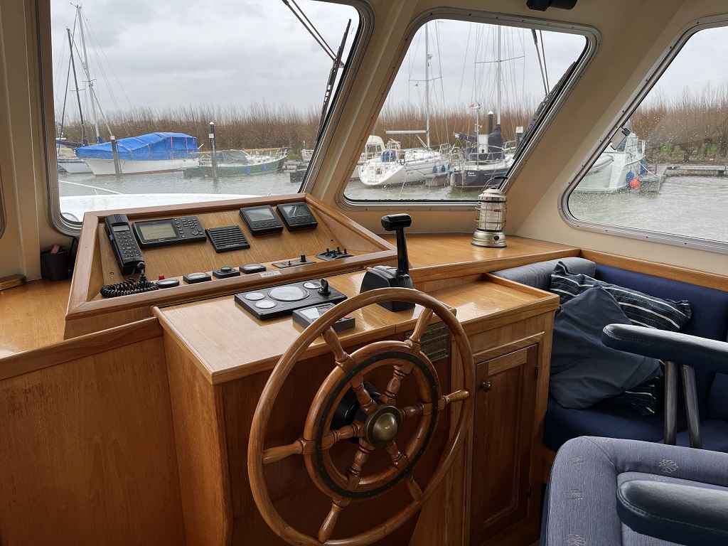 Motorboot Blauwe Hand Trawler 1400