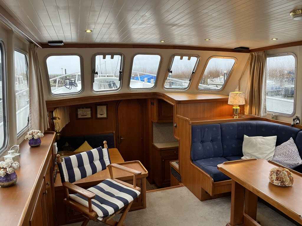 Motorboot Blauwe Hand Trawler 1400