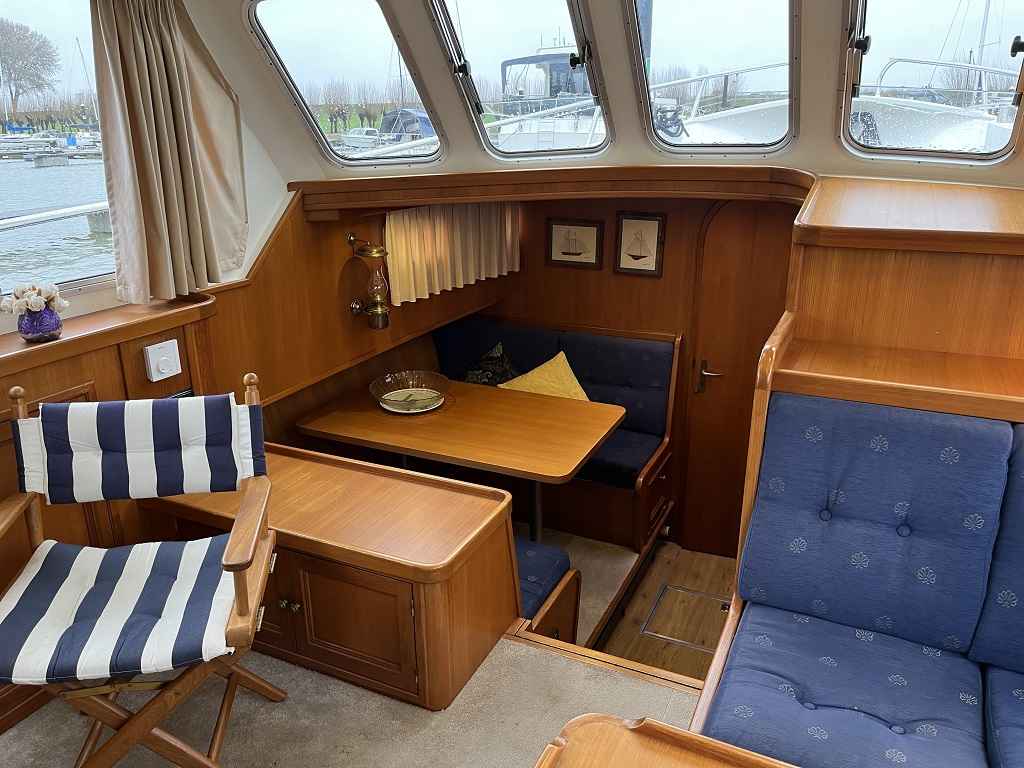 Motorboot Blauwe Hand Trawler 1400