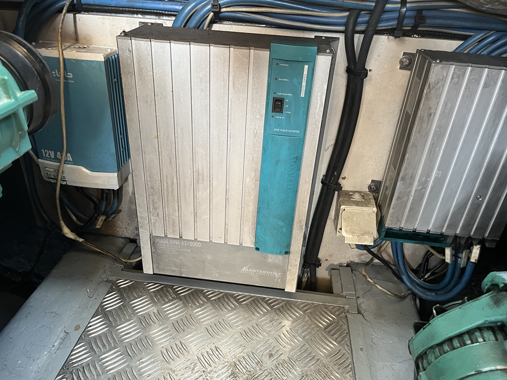 Motorboot Alen 425