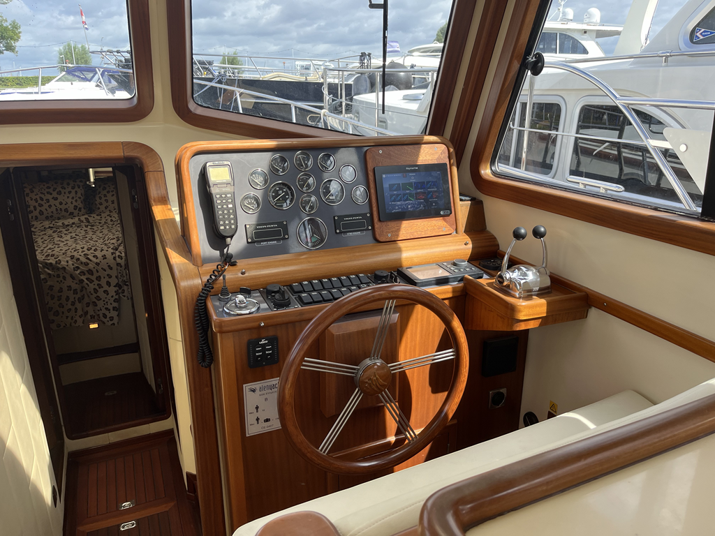 Motorboot Alen 425