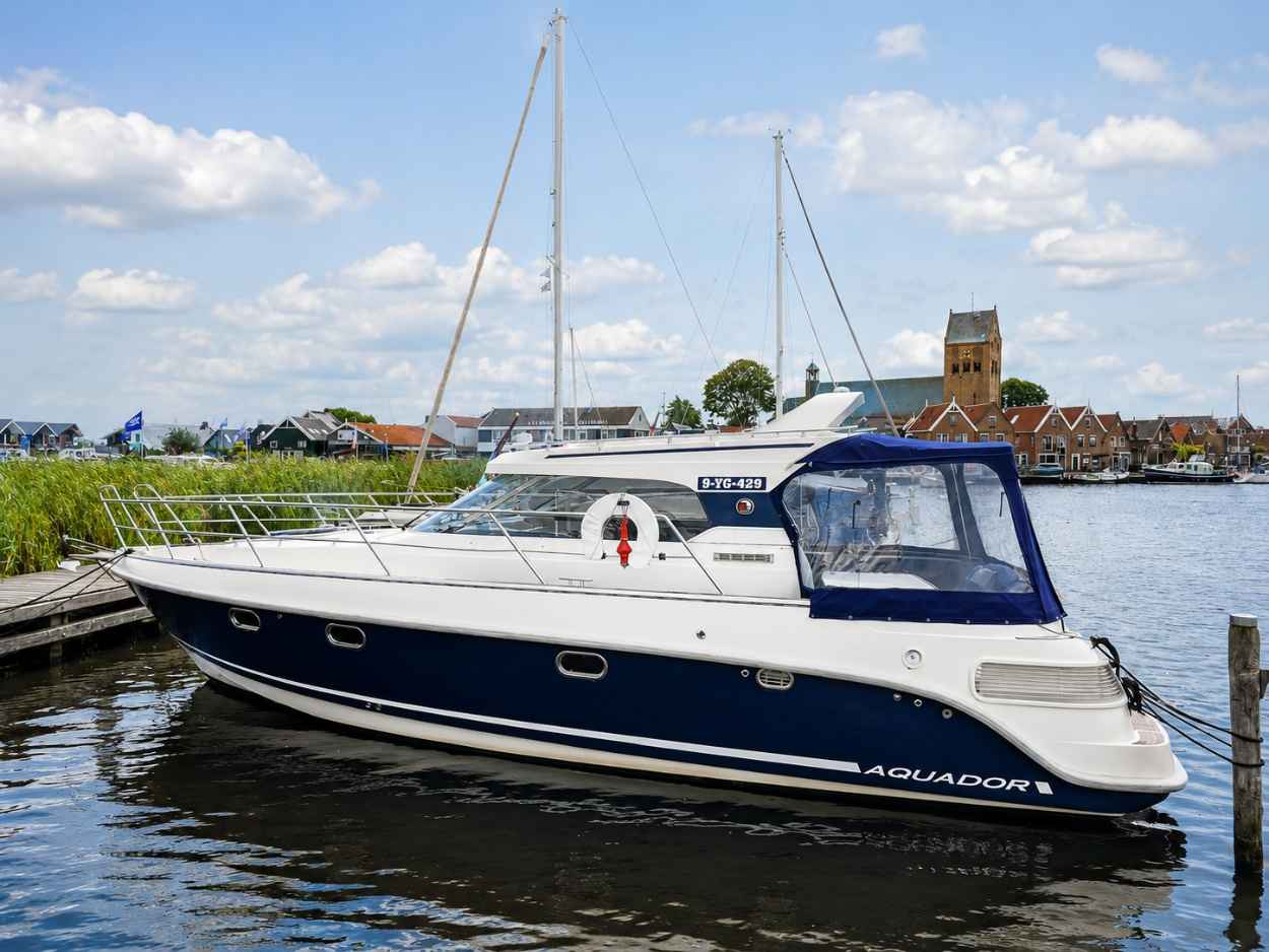 Motorboot Aquador 33 HT