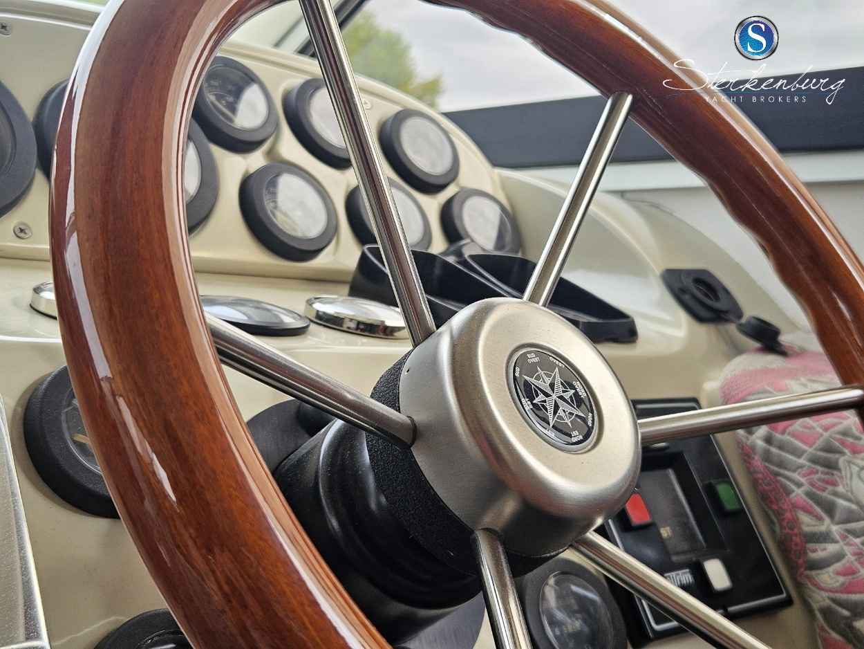 Motorboot Sealine F330 Statesman
