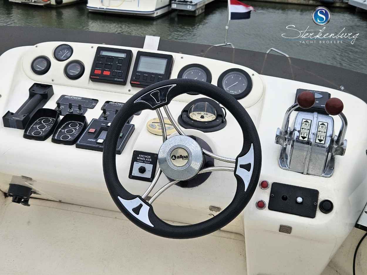 Motorboot Sealine F330 Statesman