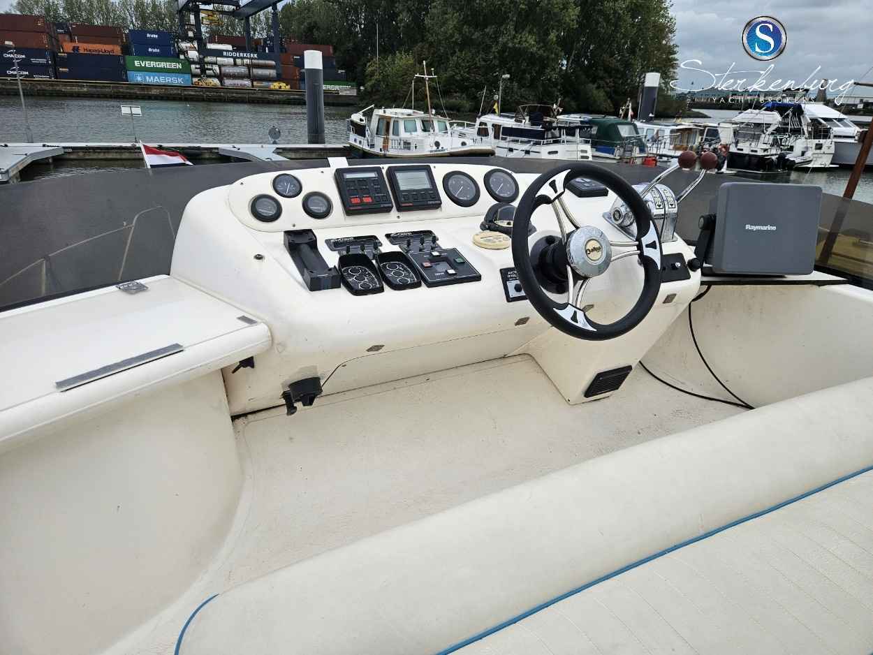 Motorboot Sealine F330 Statesman