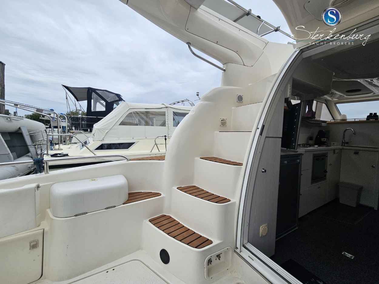 Motorboot Sealine F330 Statesman