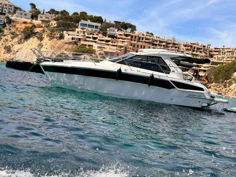 Motorboot Bavaria 360 Sport HT