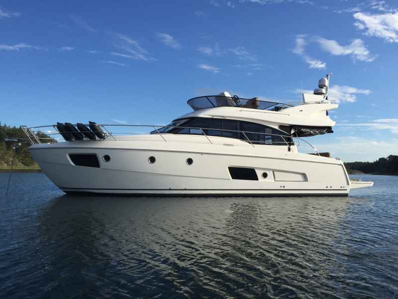 Motorboot Bavaria Viertes 420 Fly