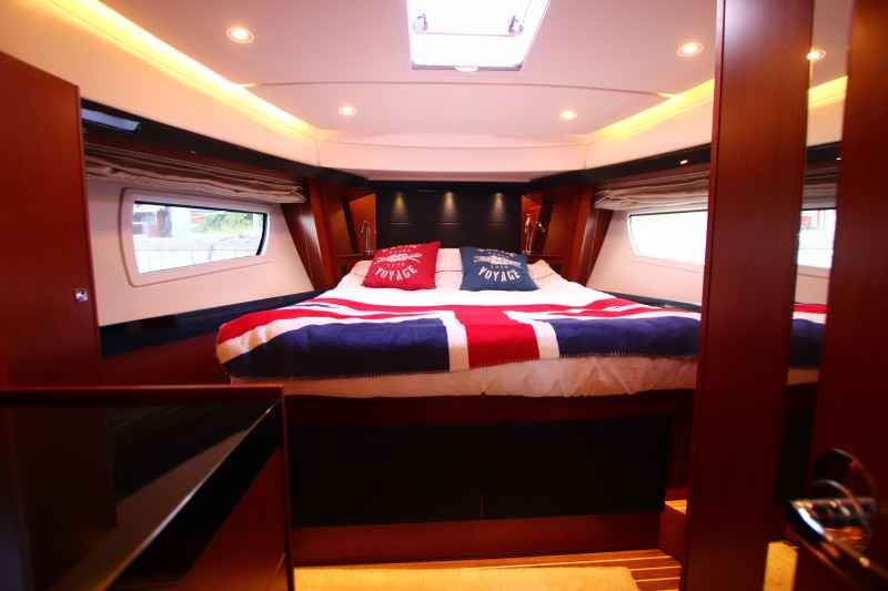 Motorboot Bavaria Viertes 420 Fly