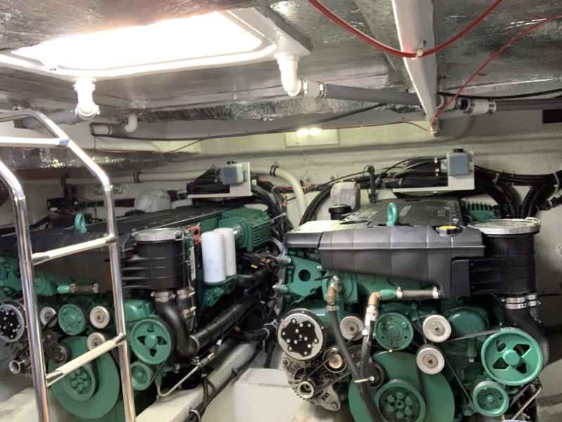 Motorboot Bavaria Viertes 420 Fly