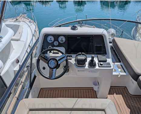 Motorboot Bavaria Virtess 420 Fly